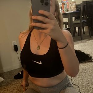 Cute Nike sports bra -medium- good as new! 🪄